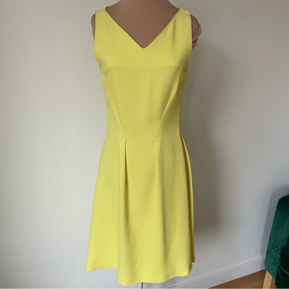 OSMAN Yellow V-Neck Sleeveless Fit & Flare Skater Pleat Front Dress EUC Size 4